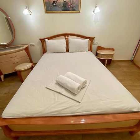 Yaroslav Osmomysl Square Apartments Lviv Eksteriør bilde