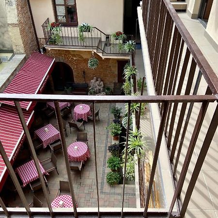 Yaroslav Osmomysl Square Apartments Lviv Eksteriør bilde