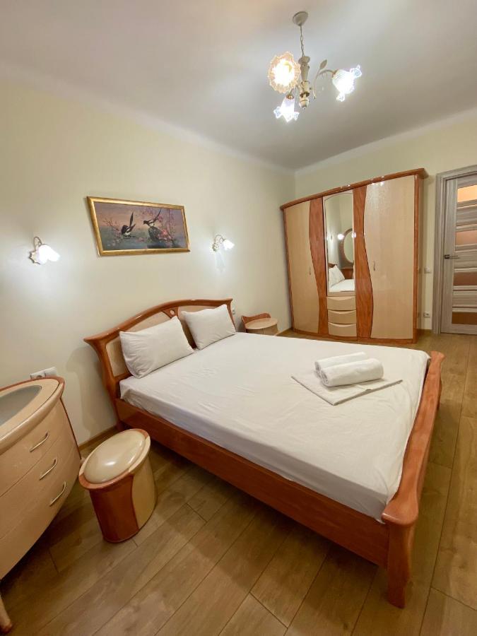 Yaroslav Osmomysl Square Apartments Lviv Eksteriør bilde