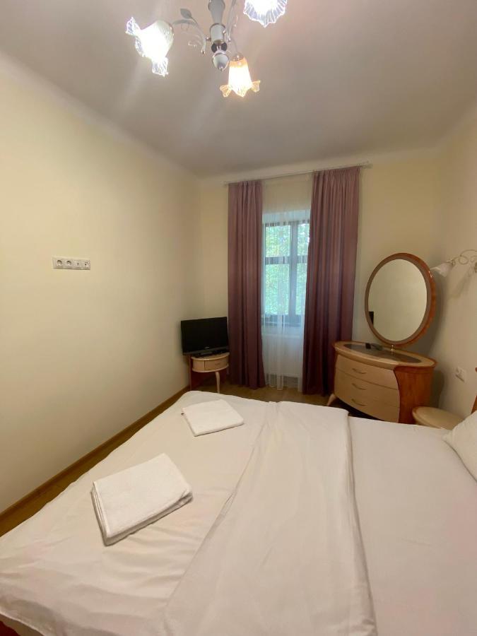 Yaroslav Osmomysl Square Apartments Lviv Eksteriør bilde