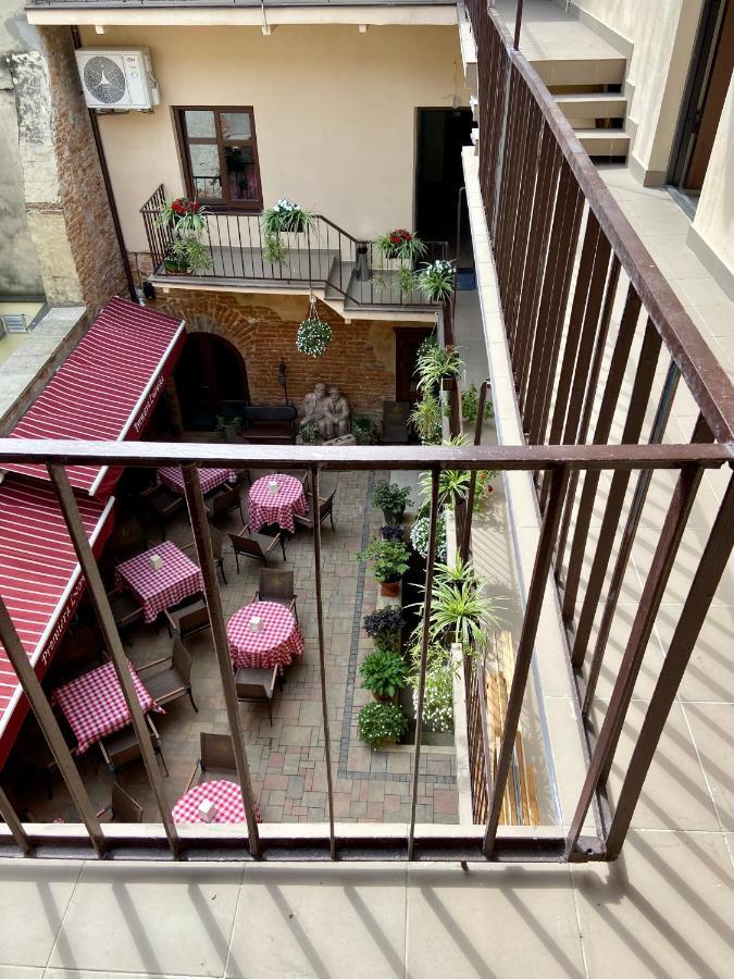 Yaroslav Osmomysl Square Apartments Lviv Eksteriør bilde